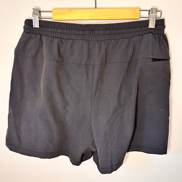 Lululemon Men's Gray pool Shorts with Blue Accents - 5 inch inseam - lined - Picture 2 of 5